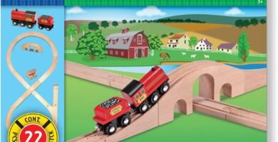 Melissa & Doug Classic Wooden Figure Eight Train Set 22 pcs